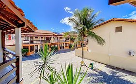 Casas com 2 suítes (ambas com ar split) e internet privativa 300MBPS, no Residencial Village do Bosque, condomínio com quiosques com churrasqueiras , piscina, sauna portaria 24hrs, a aproximadamente 200m da praia de Taperapuã Axé Moi